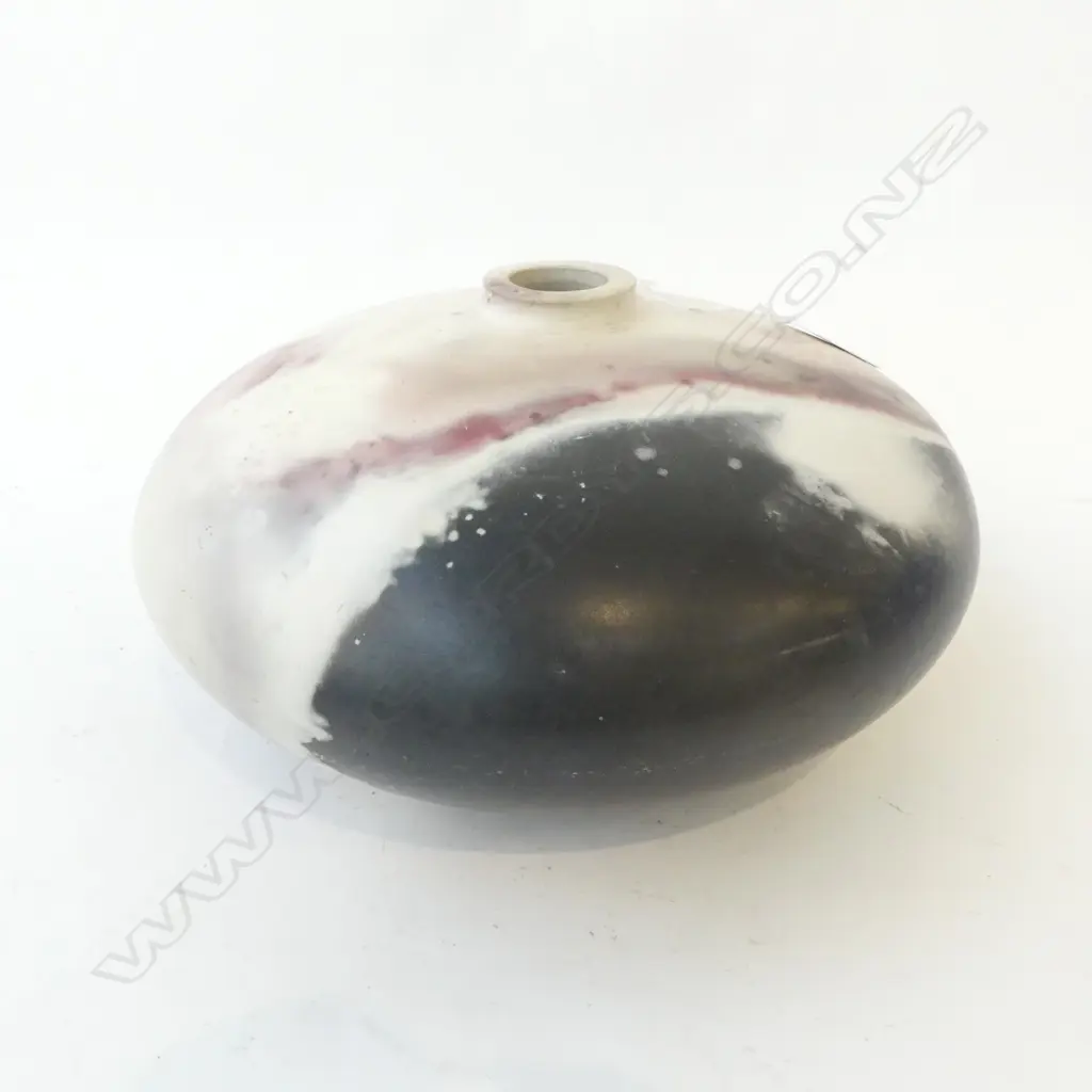 NZ STUDIO POTTERY RAKU PIT FIRED SQUAT DISC FORM VASE Dia.260mm Image 1++