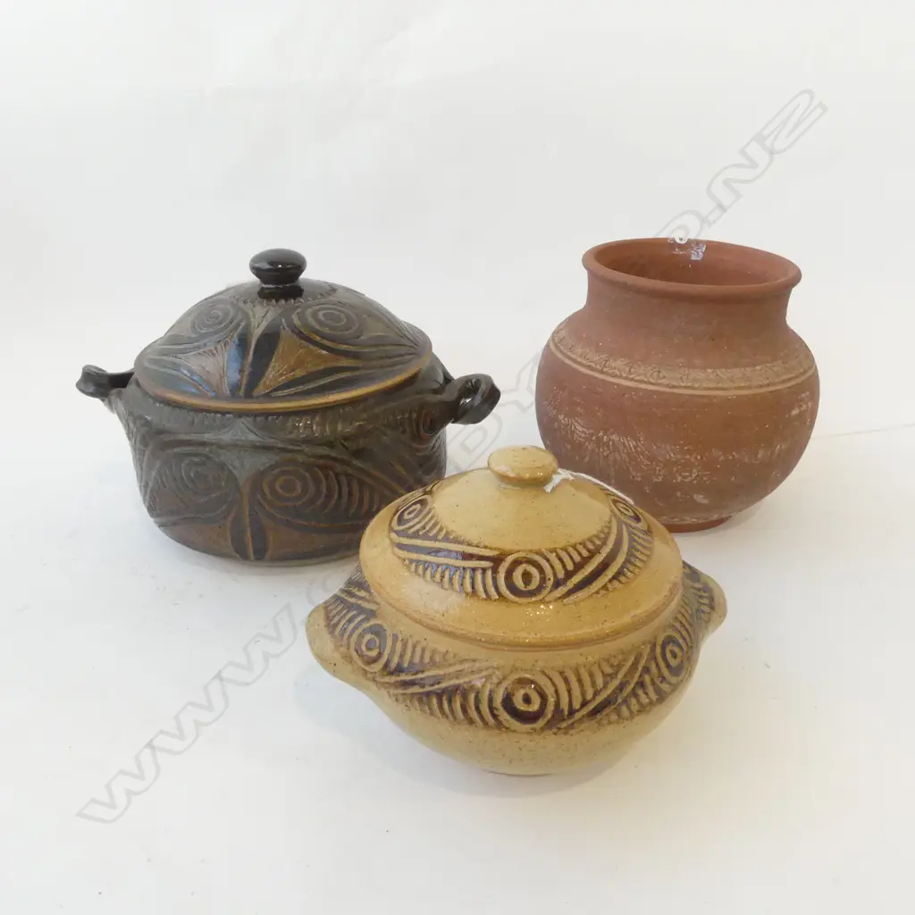 2 PNG LIDDED STUDIO POTTERY CASAROL DISHES DIA240MM LARGEST & POTTERY POT Image 1++