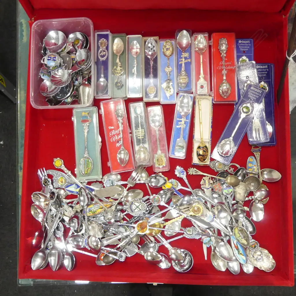 COLLECTION OF SOUVENIR SPOONS Image 1++