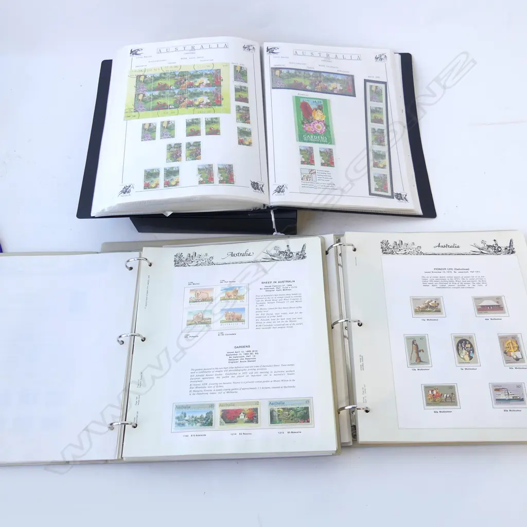 3 AUSTRALIAN STAMP ALBUMS Image 1++