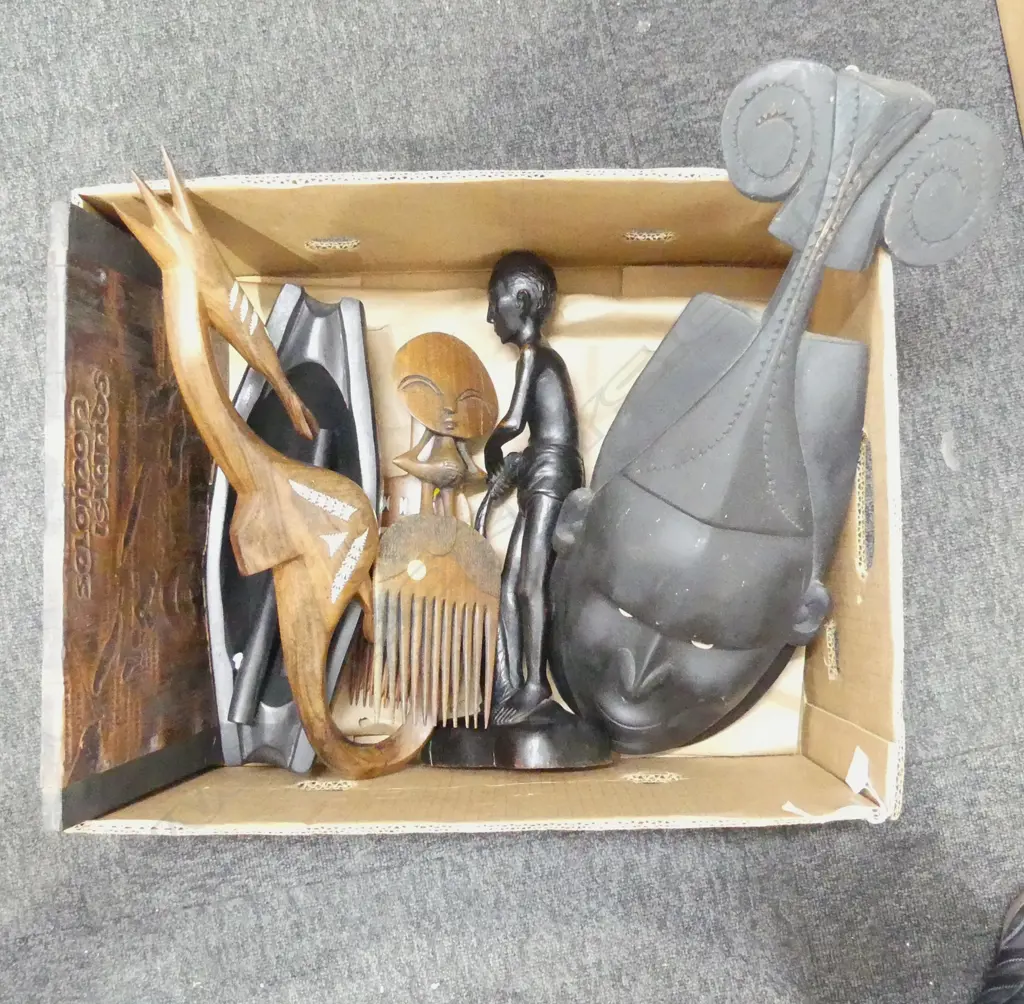 BOX OF CARVED WOOD SOLOMAN ISLAND PCS MASK H500MM COMBS ETC Image 1++