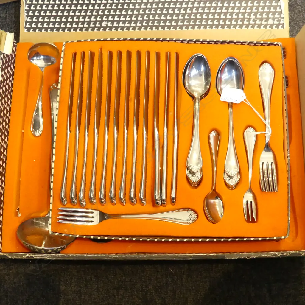 BOXED RETRO AMEFA CUTLERY SET Image 1++