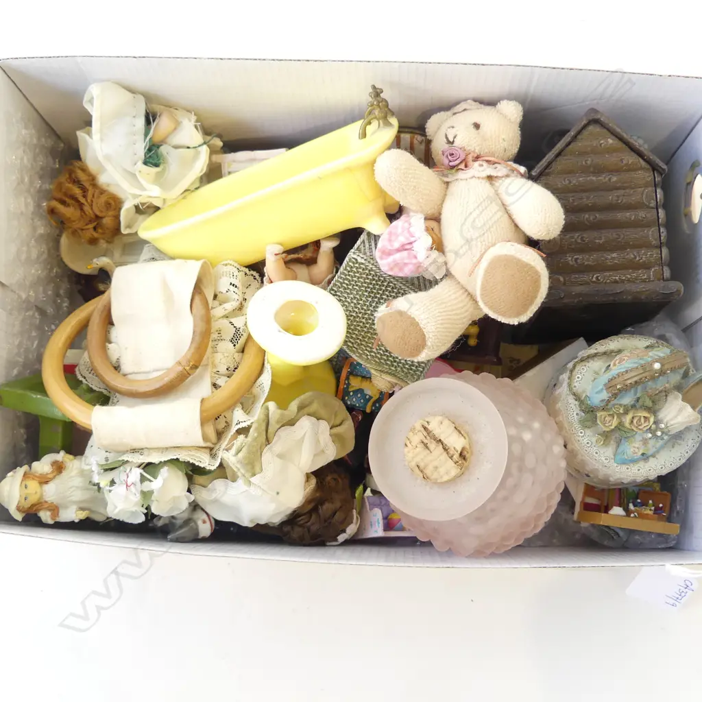 RESIN DOLL HOUSE FURNITURE ETC Image 1++