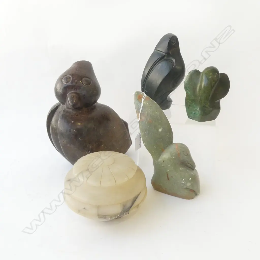 5 PCES CARVED STONE; 4 SOAPSTONE ANIMAL SCUPTURES H.240mm + LIDDED ONYX CONTAINER 150mm Image 1++
