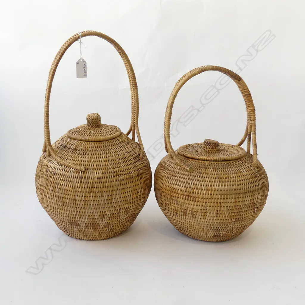 2 CANE LIDDED BASKETS H.400mm Image 1++