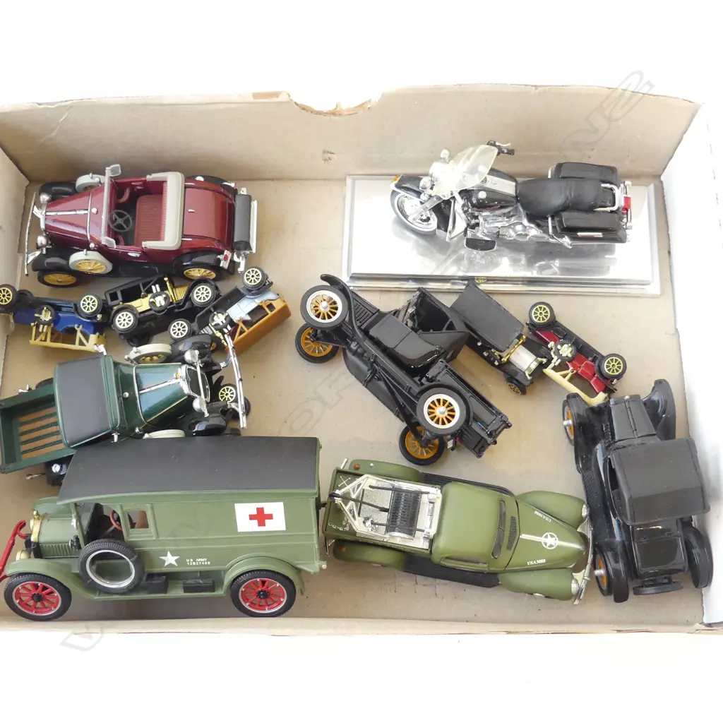 VINTAGE STYLE MODEL CARS Image 1++