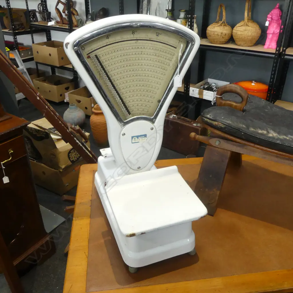 LARGE SET OF WHITE ENAMEL ACCURATE SCALE CO SHOP SCALES H670 L460MM Image 1++