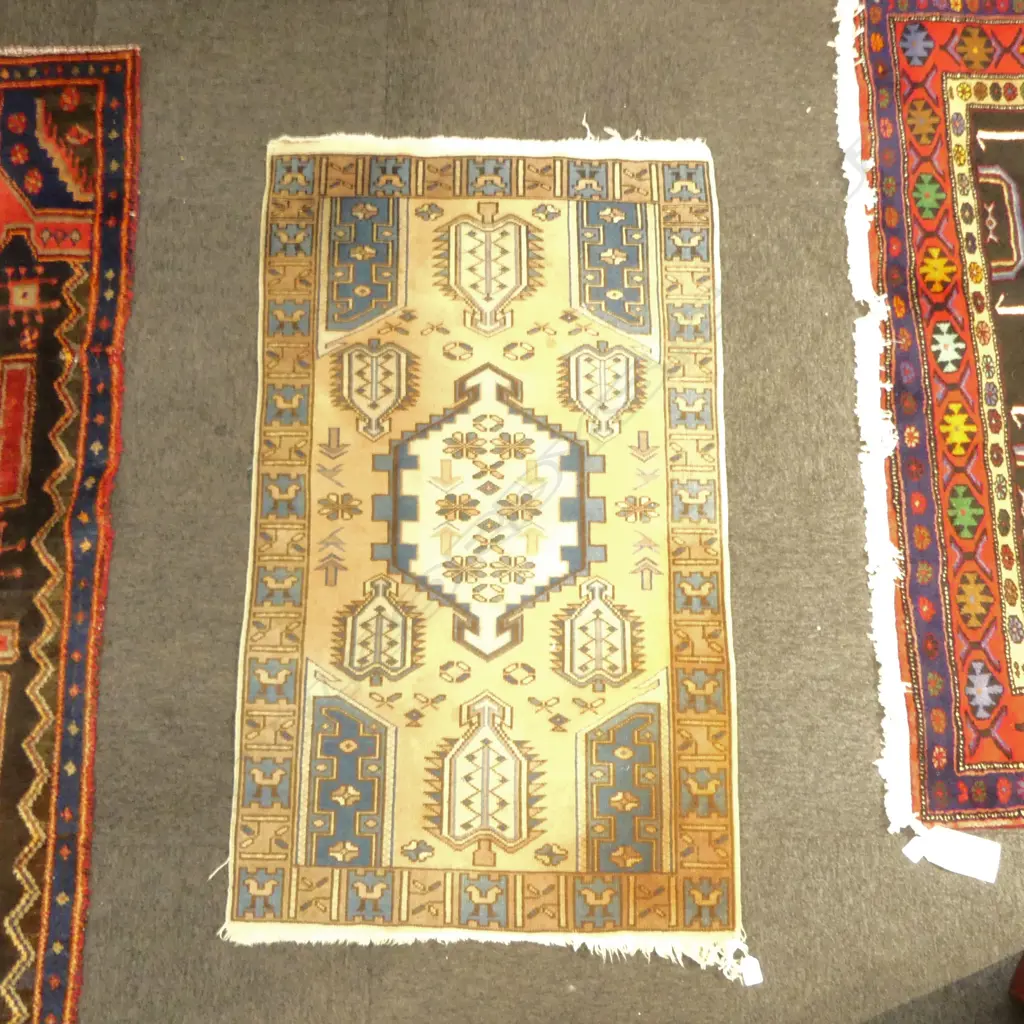 SMALL FLAT WEAVE RUG 1270x720mm Image 1++