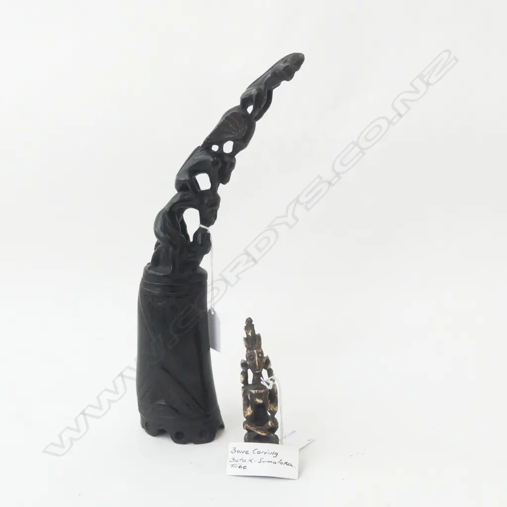 WATER BUFFALO HORN CARVED SHARMANS CHARM CONTAINER L300MM & BATAK CARVED BONE FIGURE H100MM Image 1++