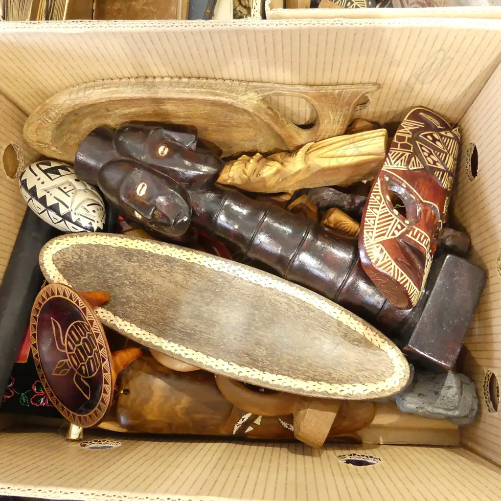 BOX OF SOUTH PACIFIC ISLAND CARVED PCS Image 1++