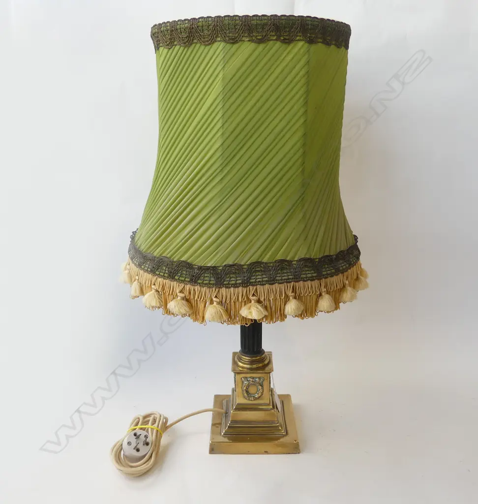 BRASS COLUMN LAMP w. GREEN SHADE H.665mm Image 1++