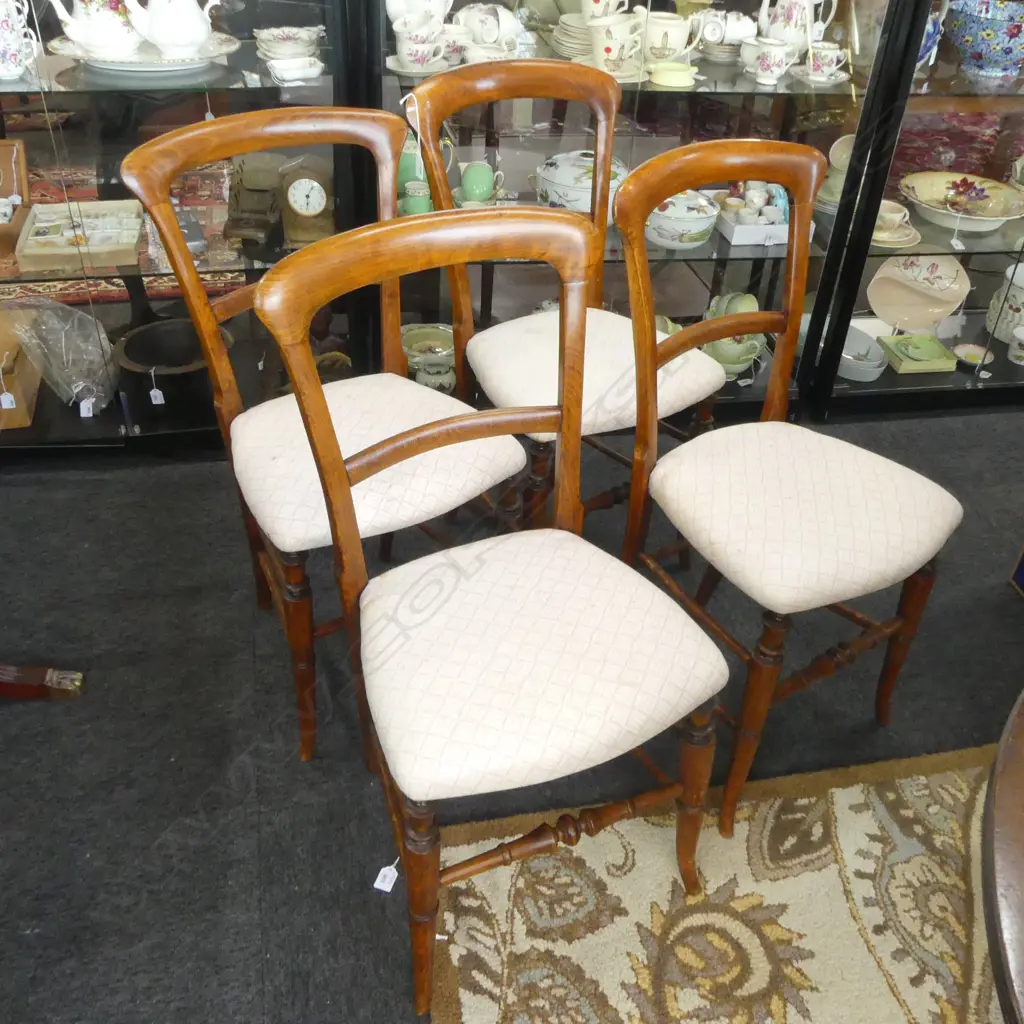 4 ANTIQUE DINING CHAIRS Image 1++