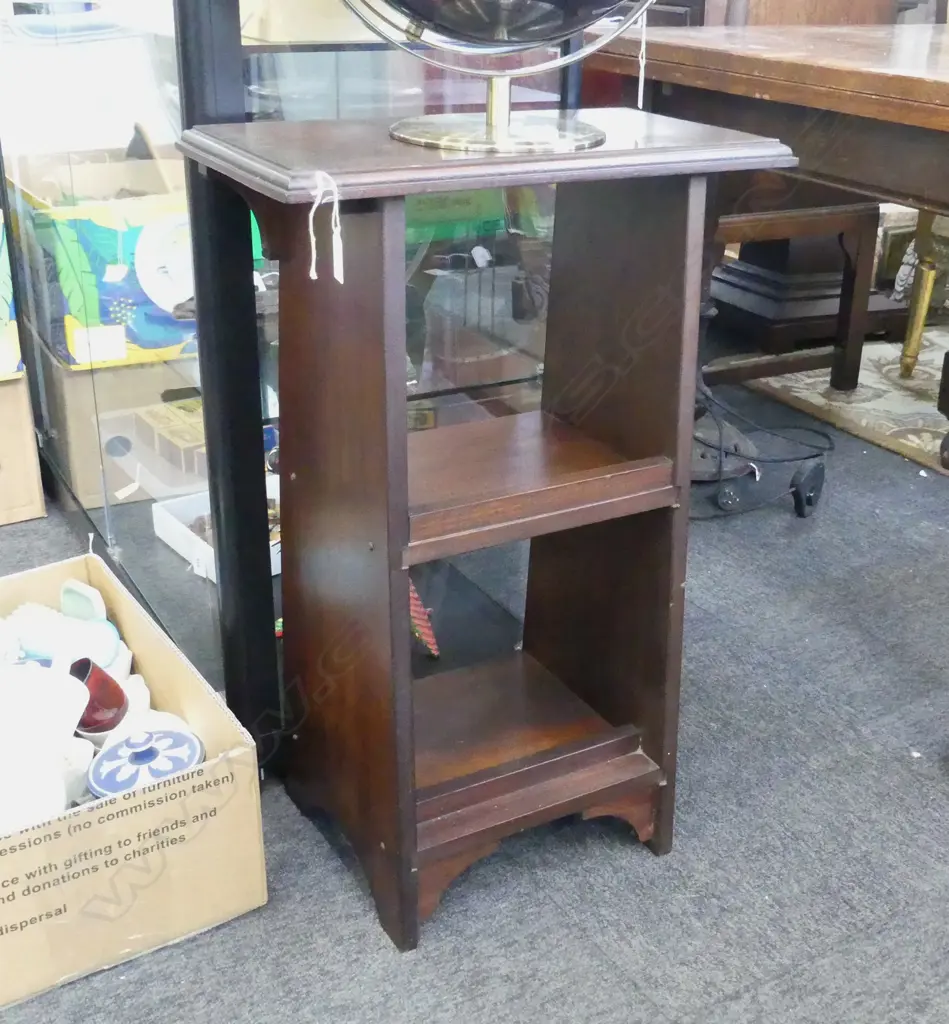 1930’S SOLID AUSTRALIAN OAK SMALL BOOK SHELF, H.770MM W.450MM D.250MM Image 1++