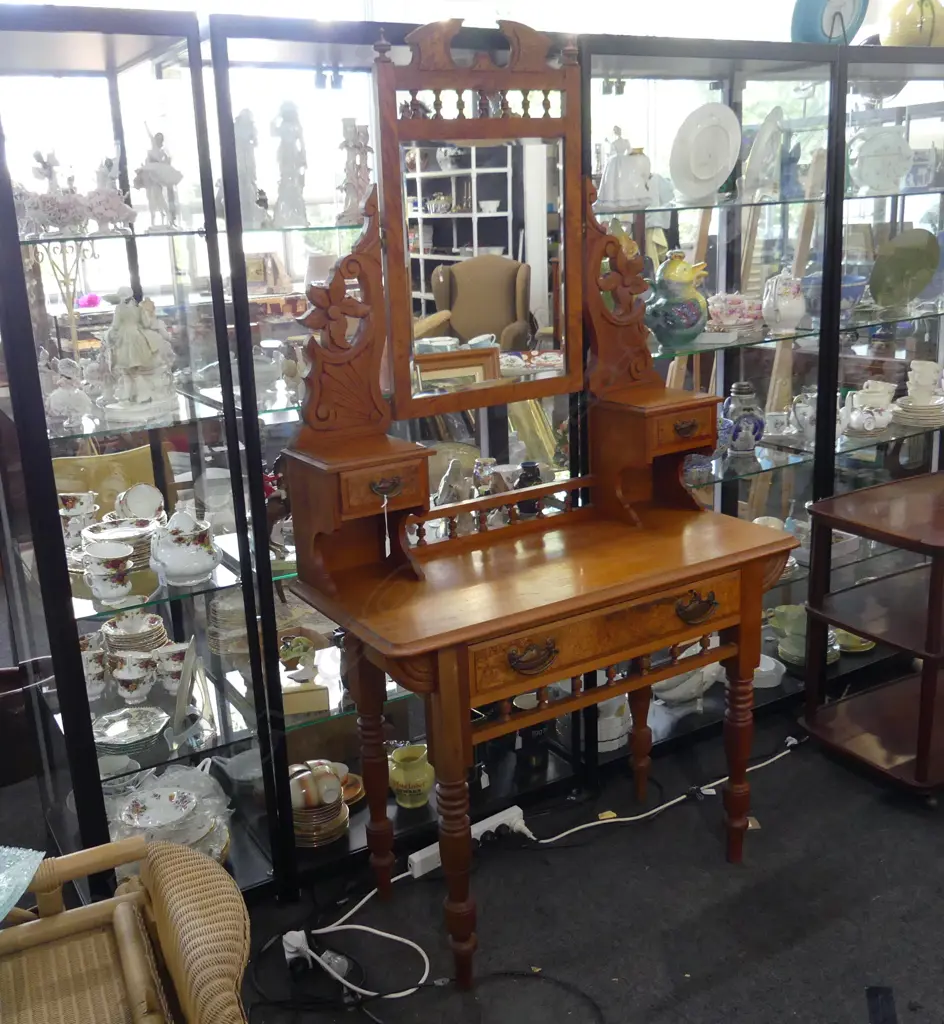 COLONIAL KAURI DRESSING TABLE WITH MOTTLED KAURI DRAWERS & MIRROR, H.1700MM, L.980MM Image 1++