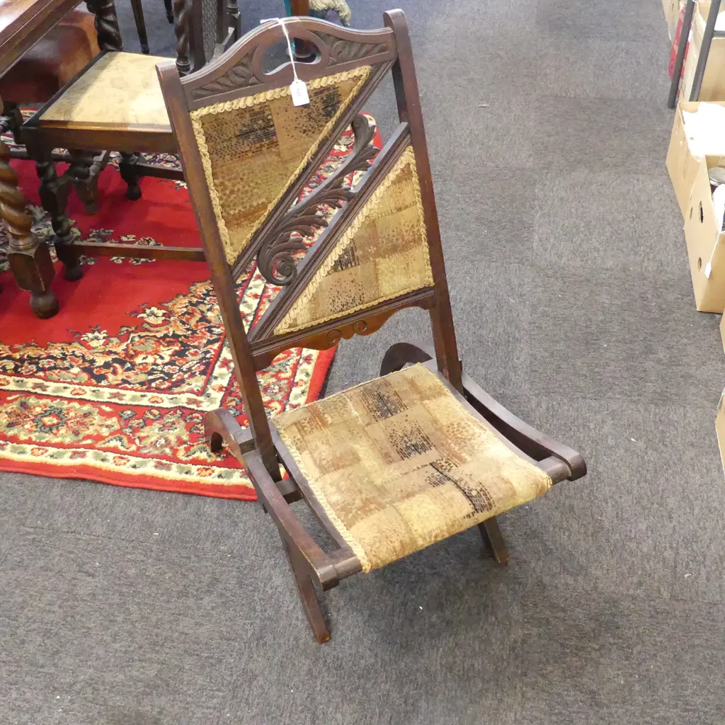 ANTIQUE FOLDING CHAIR Image 1++
