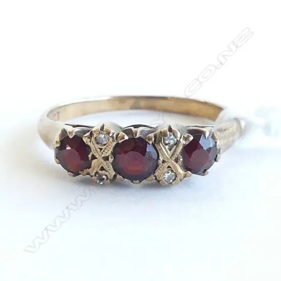 9ct GOLD & 3 GARNET RING w 4 small diamond highlights 2.1gms SIZE O