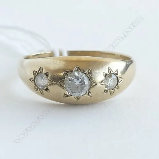 9ct YELLOW GOLD 3 STONE GYPSEY RING faux diamonds 3.5gms SIZE T