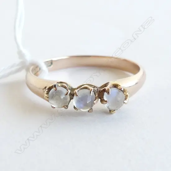 9CT MOONSTONE RING 2.6gms  SIZE T