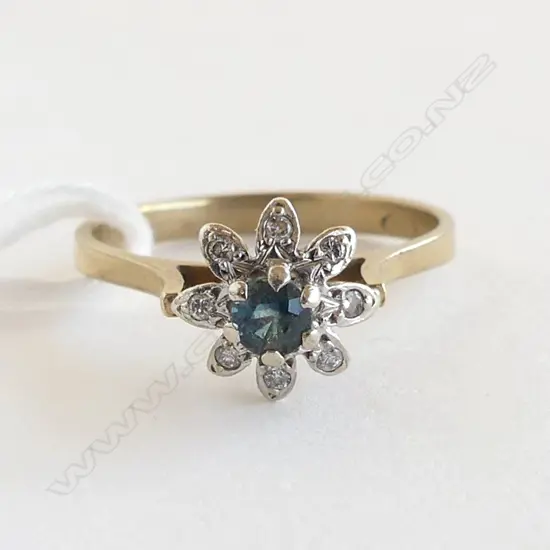 VINTAGE 9ct GOLD DIAMOND & BLUE/GREEN STONE CLUSTER RING 2.2gms SIZE Q