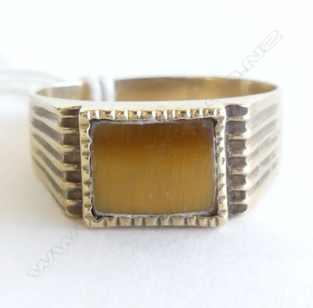 9ct YELLOW GOLD SIGNET RING with TIGERS EYE 5gms SIZE W Image 1++