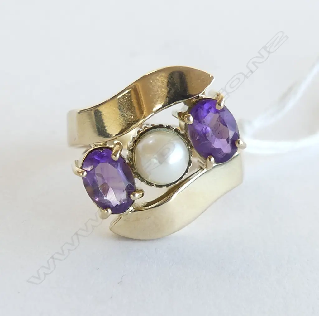 **RTV** 14ct AMETHYST & PEARL RING 6.0gms SIZE M Image 1++