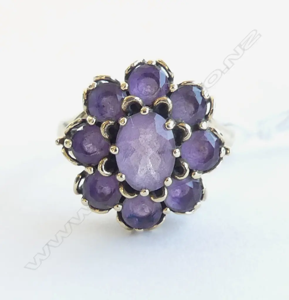 VINTAGE 9ct YELLOW GOLD LGE 9 AMETHYST CLUSTER RING 5.9gms SIZE Q Image 1++
