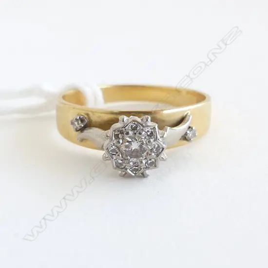 18ct GOLD VINTAGE DIAMOND CLUSTER RING 3.34gms SIZE N 1/2