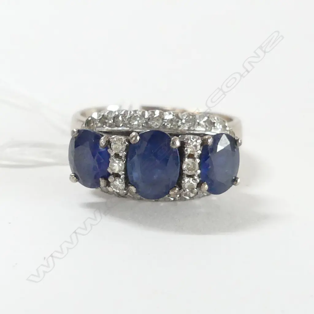 18ct WHITE GOLD SAPPHIRE & DIAMOND RING, 6gms Image 1++