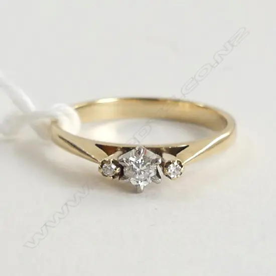 9ct 3 STONE DIAMOND RING D=0.10ct 1.8gm, SIZE L
