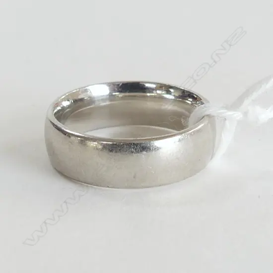 PLATINUM BAND 10.4gm SIZE L