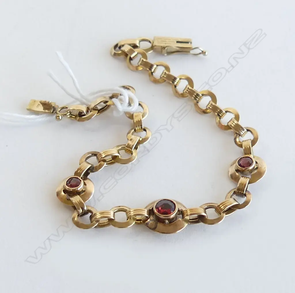 8CT BRACELET EITH GARNET STONES 5.7gms Image 1++