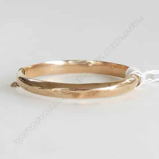 9ct HOLLOW GOLD BANGLE dents 8.9gm