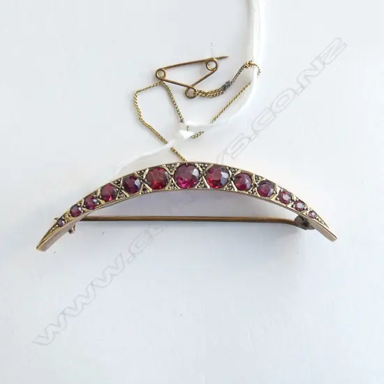 early 20thC 9ct YELLOW GOLD & ALMADINE GARNET CRESCENT BROOCH small diamond highlights. Width 62mm 4.5gms