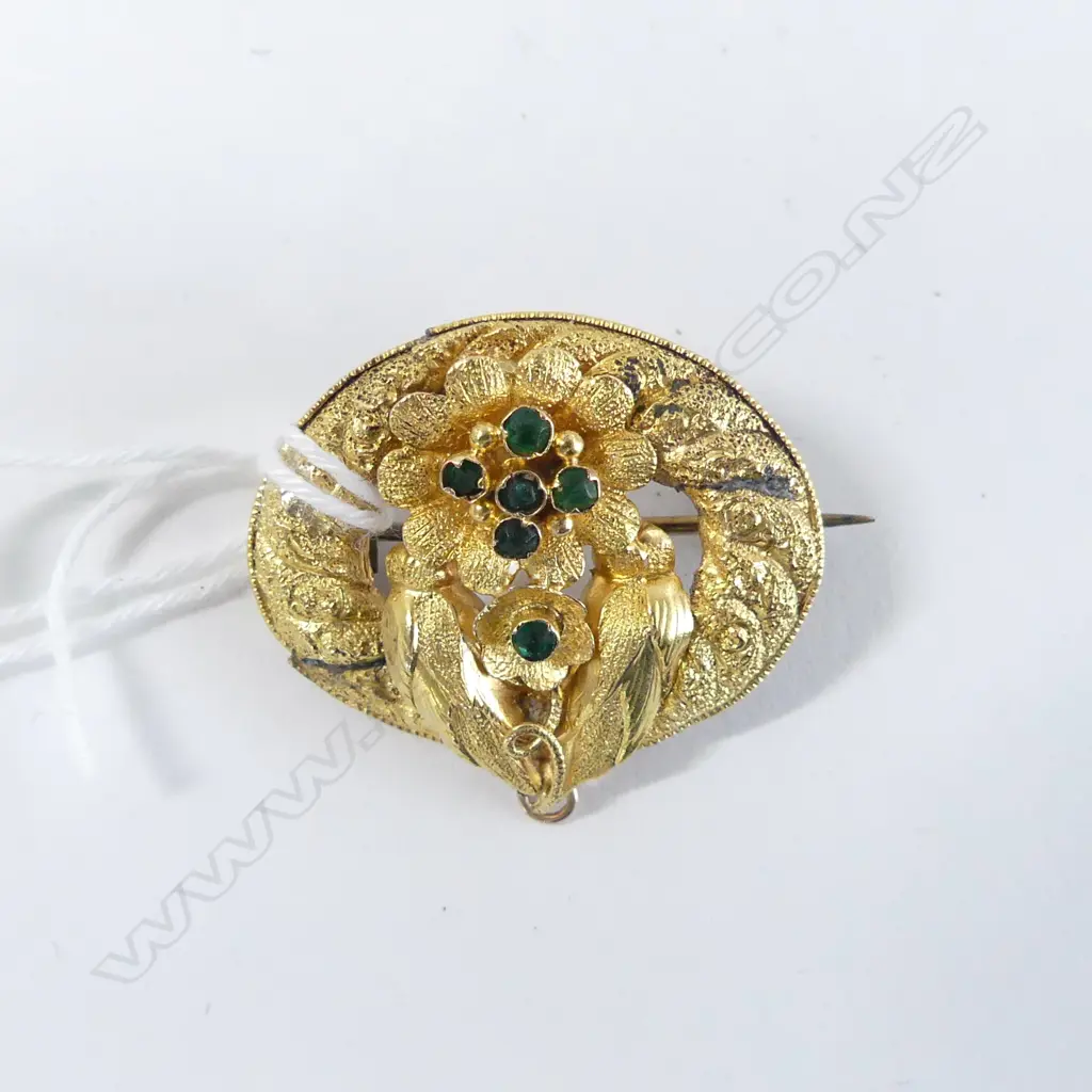 VICTORIAN 15ct or higher FANCY GOLD BROOCH green coloured stone set. Resin to reverse. 4gms Image 1++