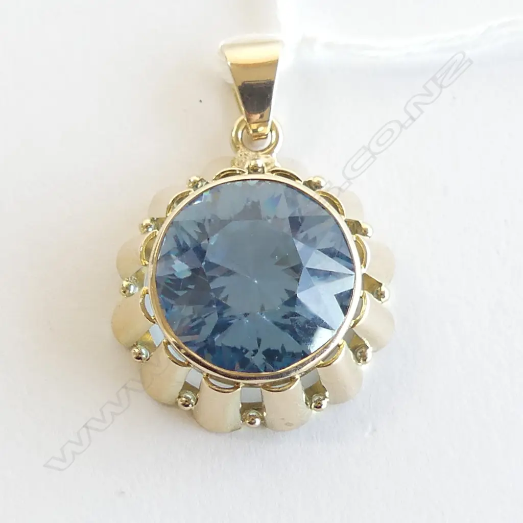 **RTV**  14CT BLUE TOPAZ PENDANT 8.4gms Image 1++