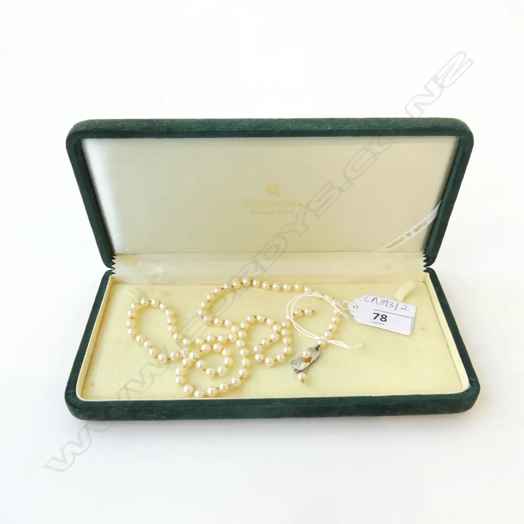 MIKIMOTO CULTURED PEARL NECKLACE L.580mm w. CLASP, GUARANTEE & ORIG. BOX. NEEDS RETHREADING Image 1++
