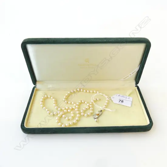 MIKIMOTO CULTURED PEARL NECKLACE L.580mm w. CLASP, GUARANTEE & ORIG. BOX. NEEDS RETHREADING