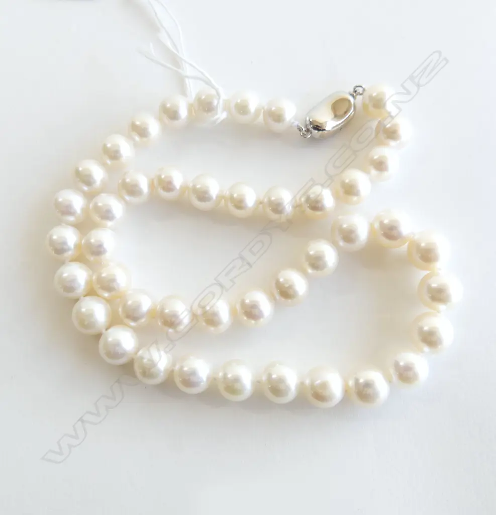 FRESH WATER LARGE CULTURED  PEARL NECKLACE. Silver clasp L.420mm. Lgest Dia.10.5mm. Image 1++