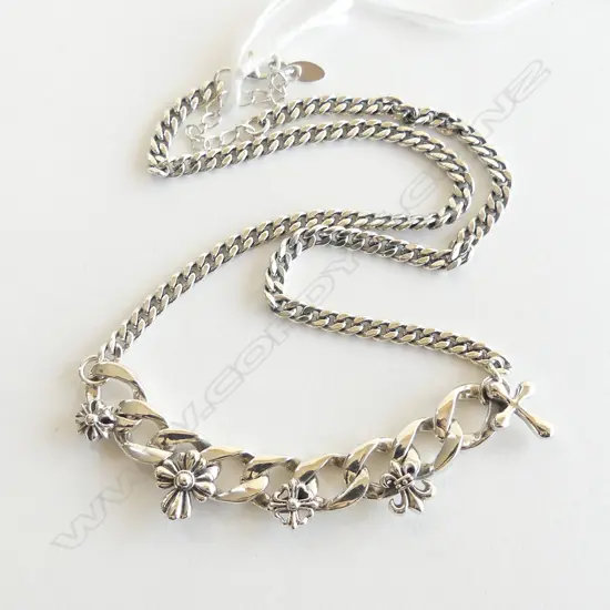 SILVER NECKLACE W 5 CHARM/PENDANTS Fleur de Lis & cross. 24.5gms