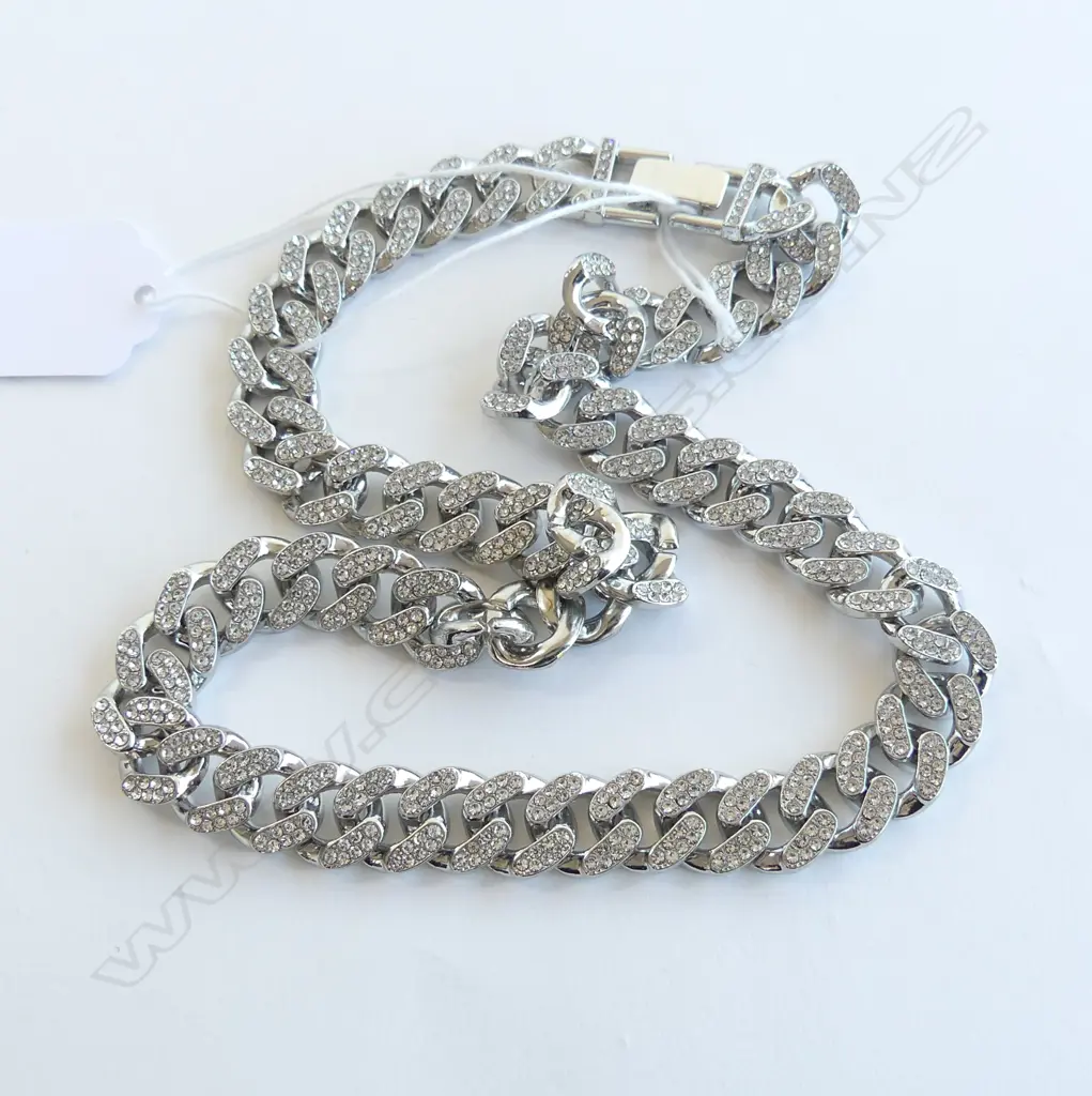 DIAMANTE ENCRUSTED LINK CHAIN Image 1++