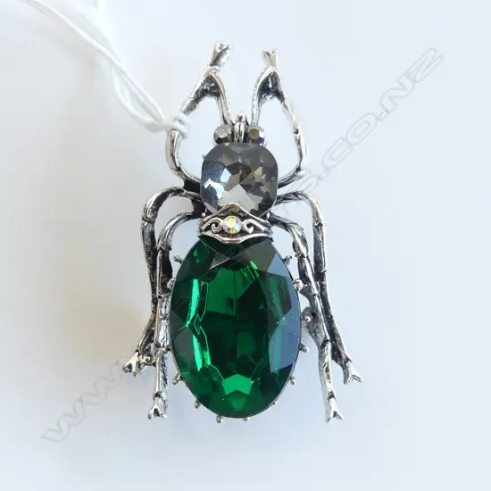 COSTUME EMERALD GREEN BEETLE BROOCH 