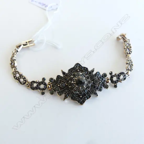 VICTORIAN STYLE COSTUME BRACELET w JET BK DIAMANTES