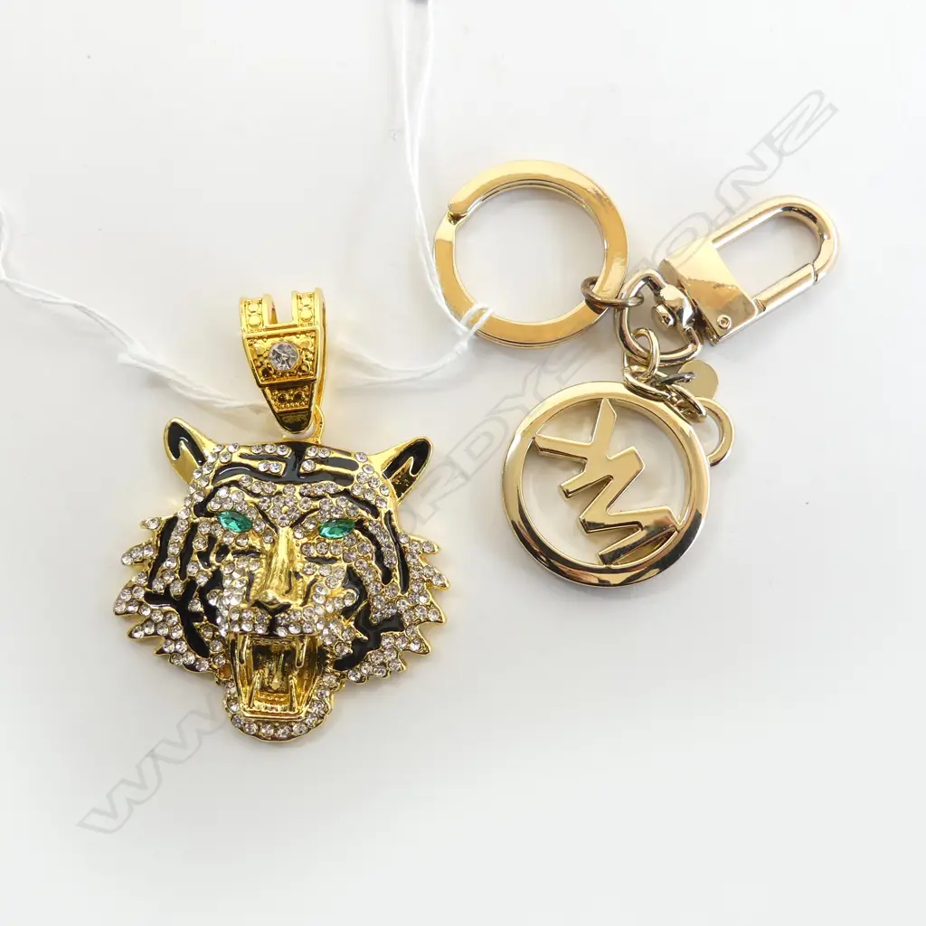 LG DIAMANTE HIPHOP TIGER PENDANT & MK KEYCHAIN Image 1++