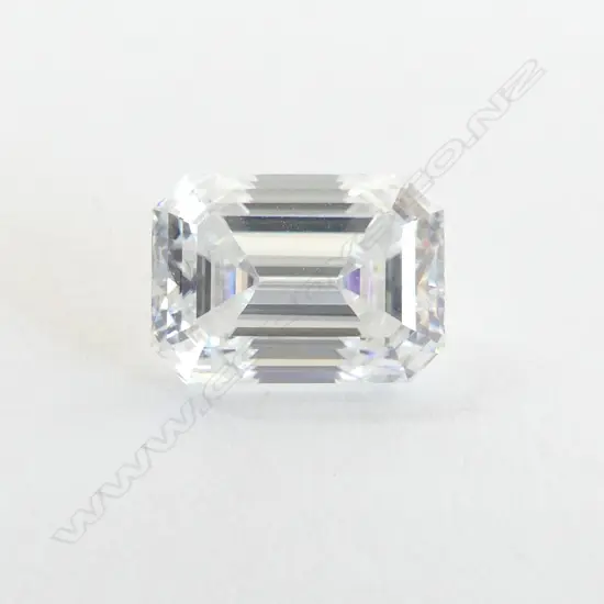 10CT UNSET MOISSANITE 