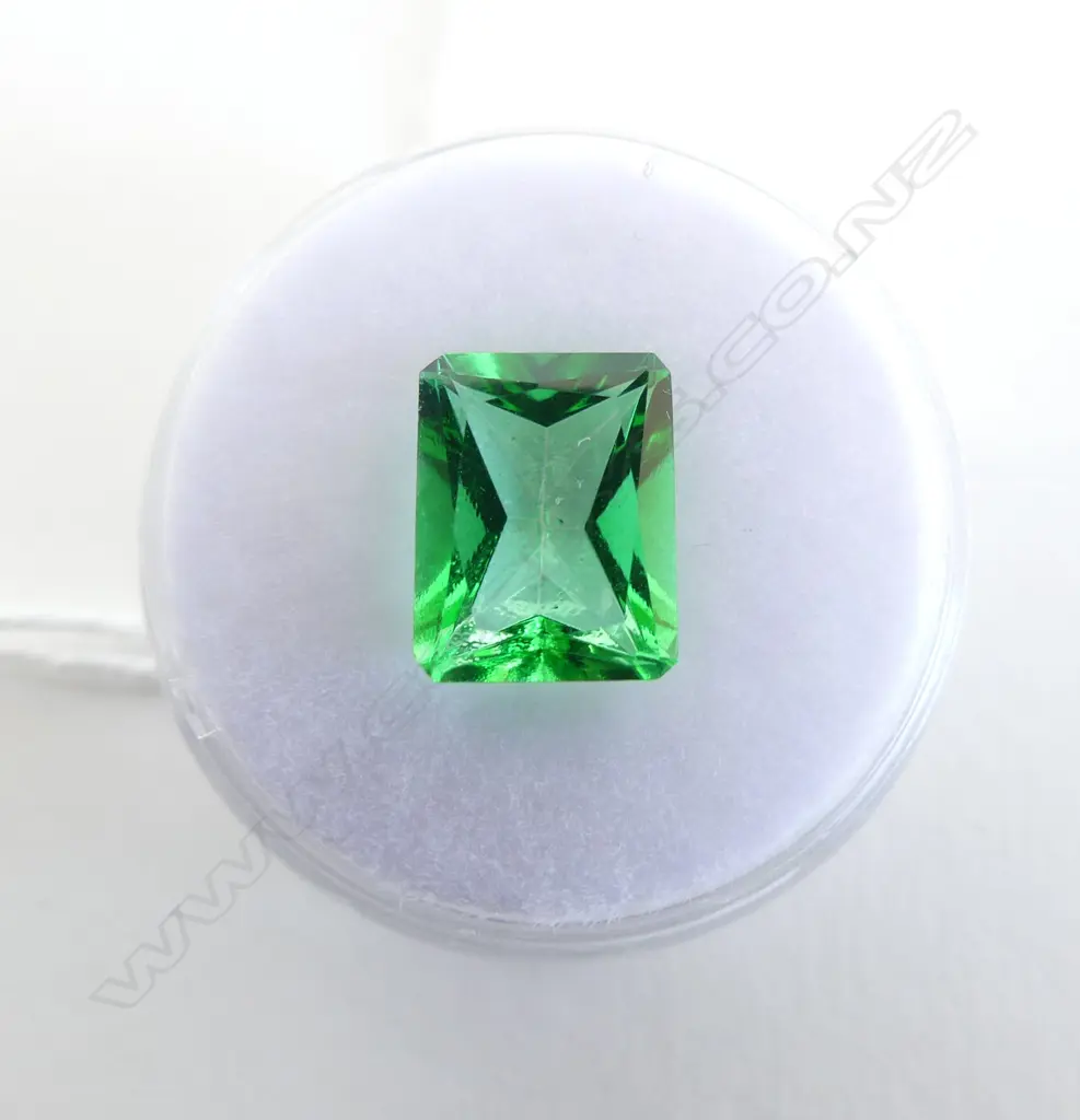 3.89CT UNSET BRAZILIAN GREEN TOPAZ ? (POSSIBLY SYNTHETIC) Image 1++
