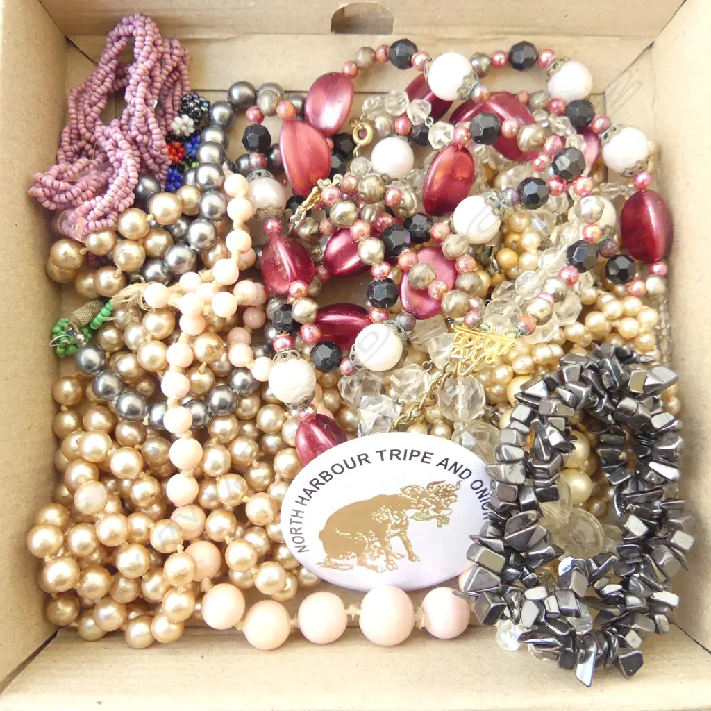 ASSORTED LOT OF COSTUME NECKLACES & CRYSTAL BEADS & HEMATITE BRACELET Image 1++