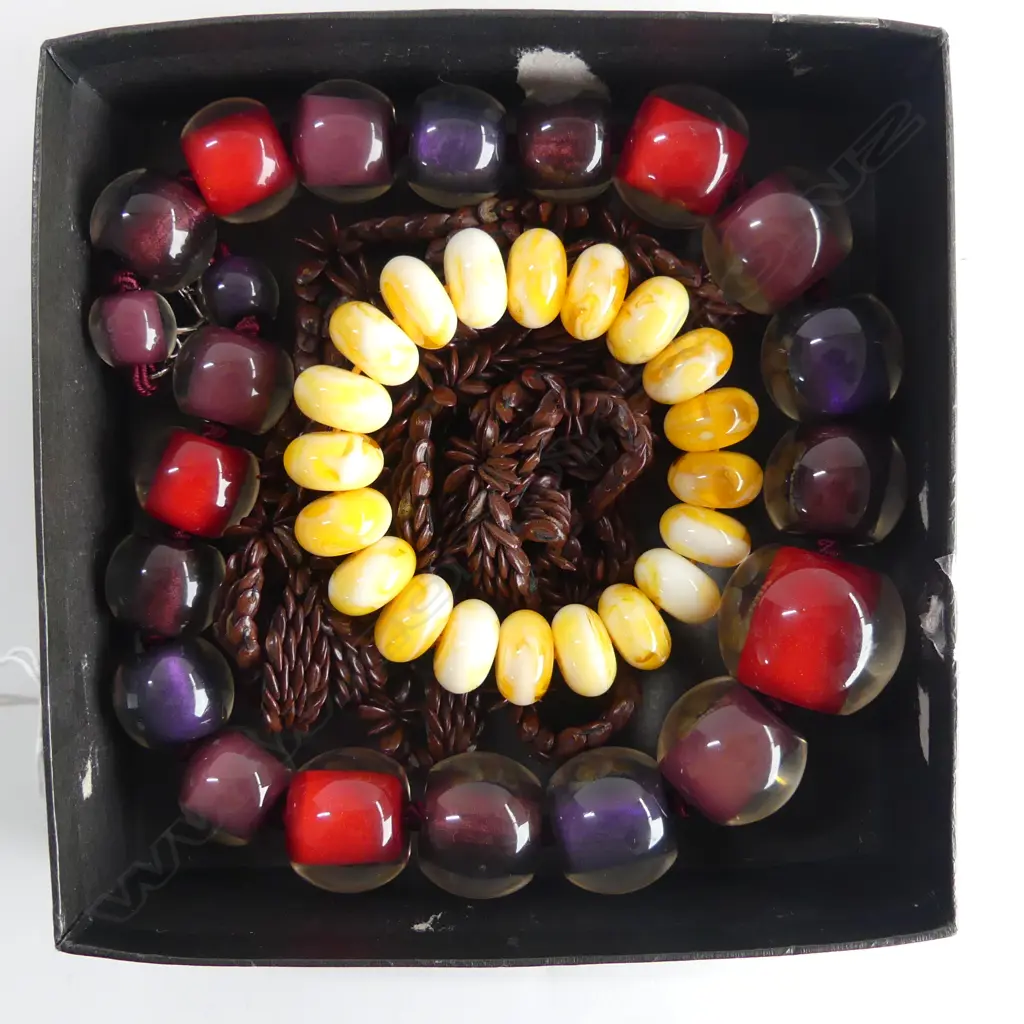 BEAUTIFUL RED/PURPLE FASHION NECKLACE & AMBER LIKE BRACELET & PACIFIC ISLAND SEED NECKLACE Image 1++
