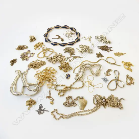 TRAY OF GILT CHAINS ETC