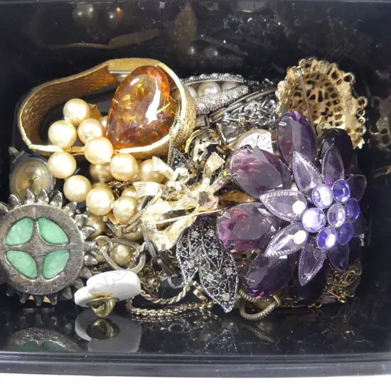 ASST. COSTUME JEWELLERY