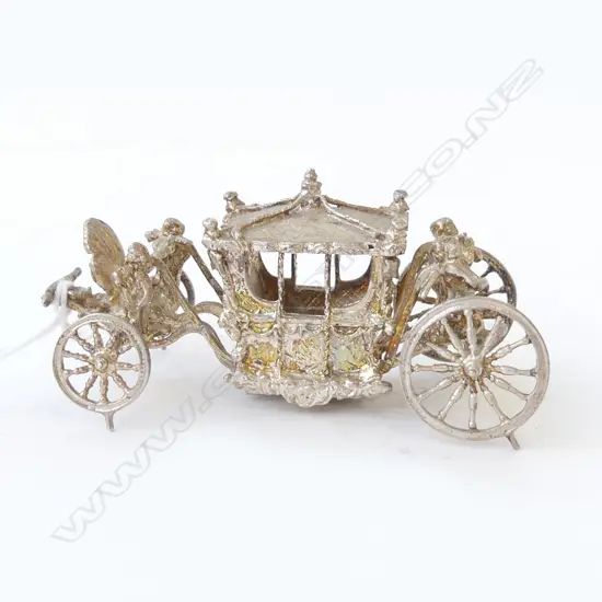 STERLING SILVER HALLMARK ROYAL CARRIAGE 65gms